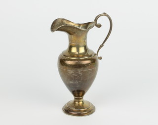 An Edwardian urn shaped silver cream jug with S scroll handle, London 1907, 104 grams  