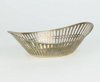 A Continental pierced silver boat shaped dish 74 grams, 16cm 