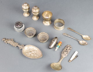A silver egg cup Birmingham 1971, a pair of condiments and other minor items, weighable silver 166 grams 
