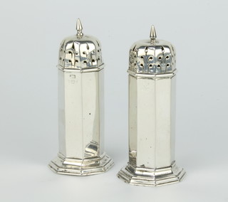 A pair of Edwardian silver octagonal pepperettes Birmingham 1903, 80 grams, 10cm 