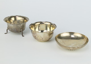 A silver bowl London 1939, 2 others, 315 grams