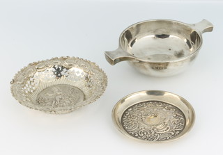 A silver quaich of plain form Birmingham 1923 and 2 repousse silver dishes 195 grams