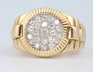 A gentleman's 18ct yellow gold diamond set signet ring size  1/2 
