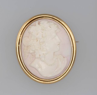 A yellow gold oval cameo portrait brooch 