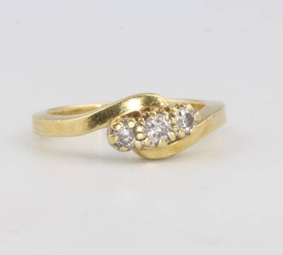 An 18ct yellow gold 3 stone diamond ring 4.7 grams