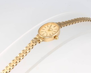 A lady's 9ct yellow gold Avia quartz wristwatch, gross 14 grams