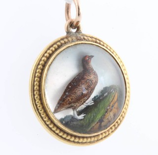 A Victorian 18ct yellow gold Essex crystal pendant depicting a grouse 19mm