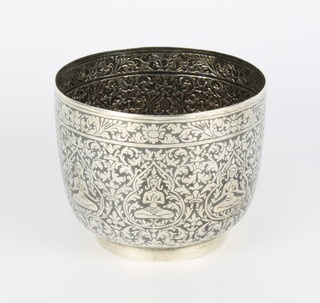 A Thai silver and niello jardiniere decorated with figures and flowers 382 grams, 10cm 