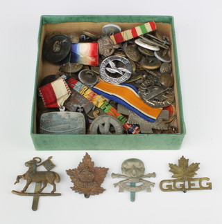 Minor Second World War cap badges and buttons etc 