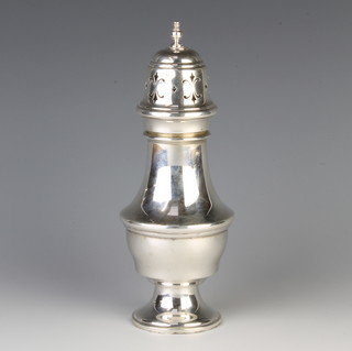A Sterling silver caster of vase form, 149 grams 