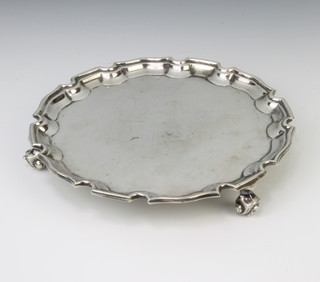 A silver card tray with Chippendale rim, London 1974, 236 grams, 16cm 