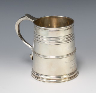 A Georgian style silver mug with ribbed body and S scroll handled, Sheffield 1929, 535 grams 