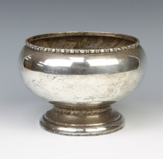 A silver pedestal  bowl with egg and dart rim, Birmingham 1924, 16.5cm, 382 grams 