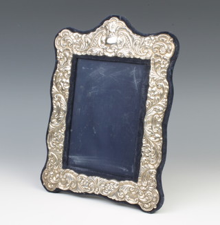 A Victorian style repousse silver photograph frame Sheffield 1985, 28cm x 21cm 