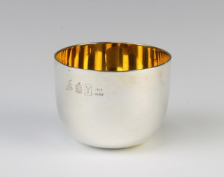 A modern Jersey sterling silver tumbler cup with gilt interior 5cm, 98 grams
