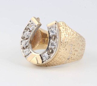 A gentleman's 9ct yellow gold diamond set horseshoe ring 18.7 grams, size W 