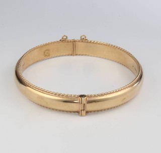 A 9ct yellow gold hollow bracelet 13.2 grams