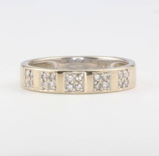 An 18ct white gold diamond half hoop ring size O 1/2