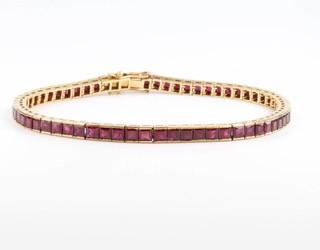 An 18ct yellow gold natural ruby bracelet, the princess cut stones approx. 10ct 19cm 