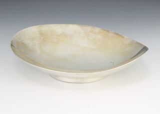 A silver ovoid shallow bowl London 1960 17cm, 235 grams 