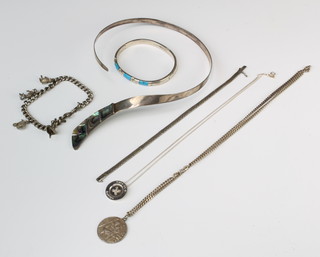 A silver bracelet and minor silver jewellery 122 grams