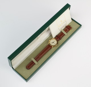 A gentleman's gilt cased Gucci wristwatch with seconds at 6 o'clock and calendar dial boxed 