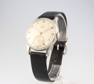 A gentleman's steel cased Omega wristwatch on a leather bracelet