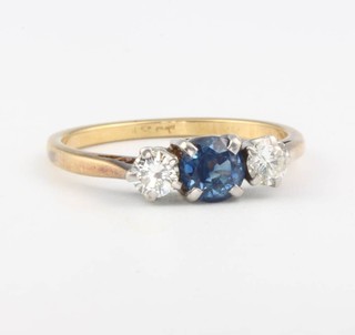 An 18ct yellow gold sapphire and diamond 3 stone ring size M