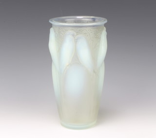 LALIQUE A Ceylan pattern opalescent vase decorated with budgerigars the based etched 'R LALIQUE, FRANCE' circa 1924, 23.5cm h