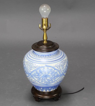 A Chinese blue and white baluster vase table lamp 34cm 