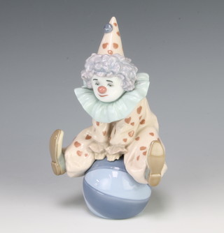 A Lladro clown 5813 17cm