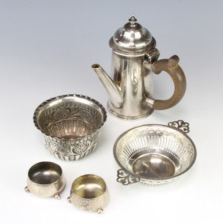 A Queen Anne style silver chocolate pot, London 1916 together with 2 bowls and 2 salts, 375 grams 