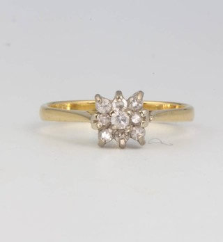 An 18ct yellow gold diamond cluster ring size L 