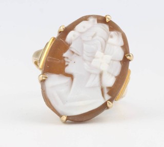A 9ct yellow gold cameo portrait ring size N  