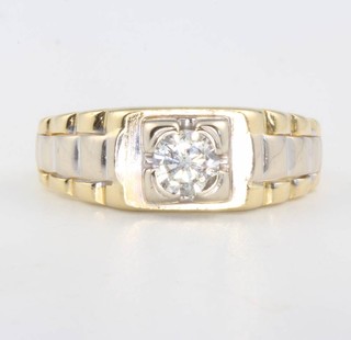 An 18ct 2 colour gold gents single stone diamond ring approx. 0.5ct, size R