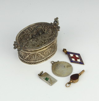 A Continental silver filigree oval box and cover and minor items 