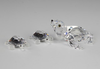 A Swarovski Crystal sea lion baby 221120/7661000004 1998 by Michael Stamey 5cm and tortoises baby a set of 2 220960/7632000002 1998 by Edith Mair 2.5cm boxed 