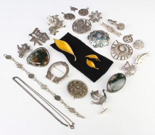 A Georg Jensen silver dolphin brooch and a quantity of silver jewellery 