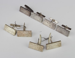 Four pairs of silver cufflinks 114 grams