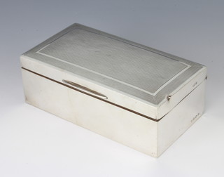 A rectangular silver engine turned cigarette box Birmingham 1928, 16cm 