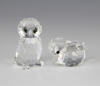 A Swarovski Crystal owlet 188386/7636000001 1995 by Anton Hirzinger 2 1/2cm and a duck mini swimming 012531/7665037000 1986 by Adi Stocker 3cm boxed