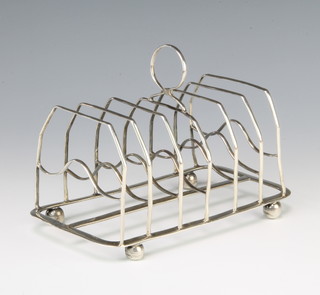 A George III silver 7 bar toast rack on ball feet London 1814, 168 grams