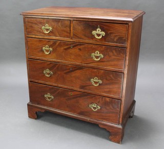 A Georgian mahogany chest of 2 short and 3 long drawers with brass swan neck drop handles, raised on bracket feet 106cm h x 95cm w x 61cm d 