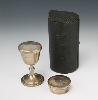 A silver communion set comprising challice and pyx with simple decoration London 1942, 158 grams, in a fitted case