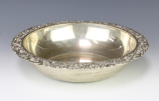 A Continental silver bowl with pierced scroll border 488 grams, 24 cm 