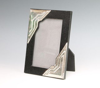 A silver mounted rectangular photograph frame 20cm x 14cm 