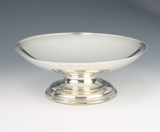 A silver pedestal bowl with fancy rim London 1928 Maker Elias Bros & Browne  400 grams, 20cm 