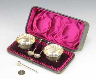 A pair of Victorian silver salts on ball feet London 1890, a  silver golf pencil in the form of a tee and a ball marker 