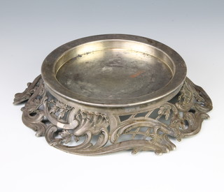 A Continental silver circular stand with pierced Rococo base 18cm 259 grams 