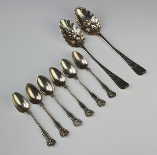 A set of 6 Victorian silver teaspoons with shell handles London 1838 and 2 Georgian berry spoons, 267 grams